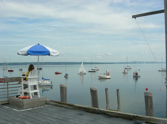 http://www.onthewaterinmaine.com/custimages/bayside1.JPG