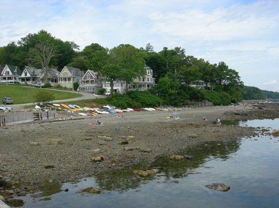 http://www.onthewaterinmaine.com/custimages/bayside2.JPG